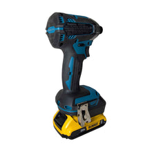Charger l'image dans la galerie, Adaptateur de batterie DeWalt 20V vers Makita 18V
