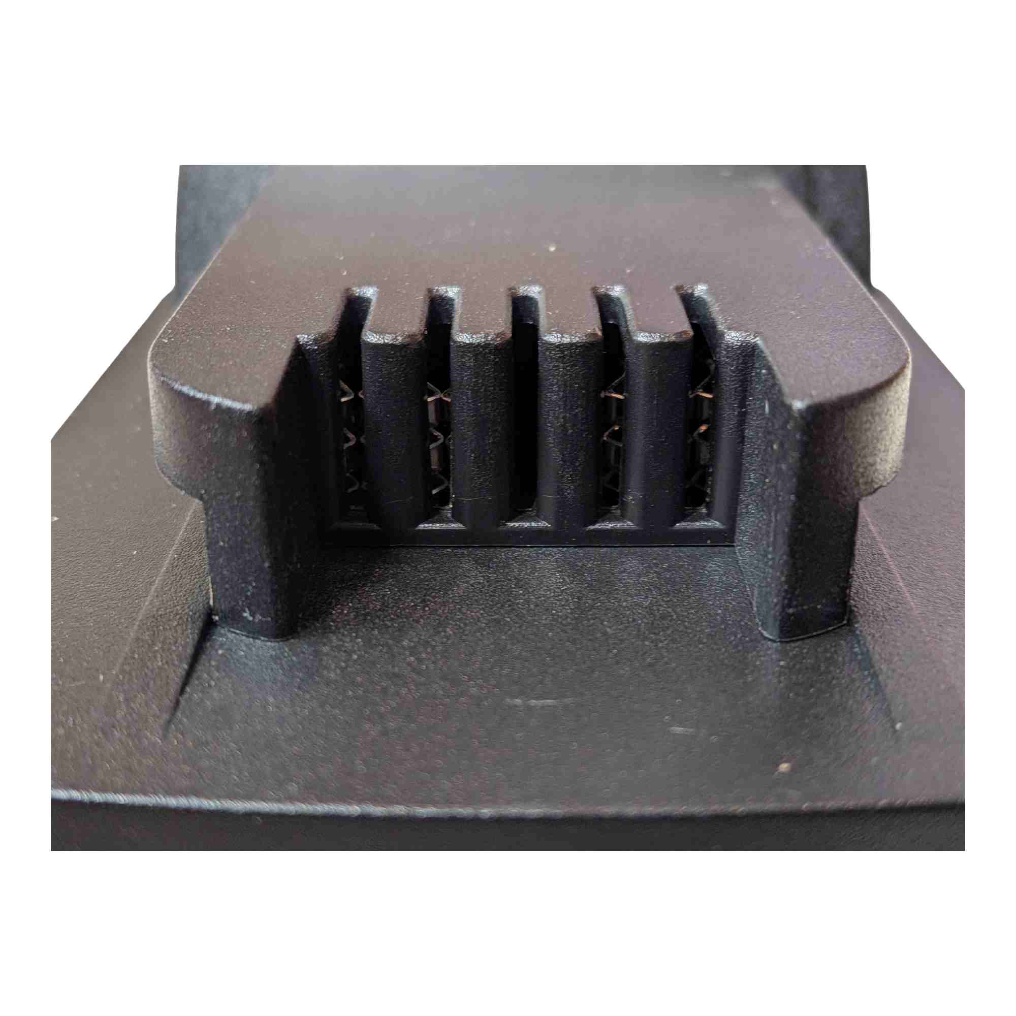 Parkside X20V to Milwaukee M18 battery adapter - close-up of the Milwaukee tool-side terminal block