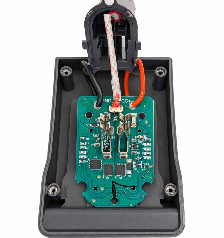 Adaptateur de batterie Einhell 18V PXC vers Dyson V6 : L’intérieur de l’adaptateur