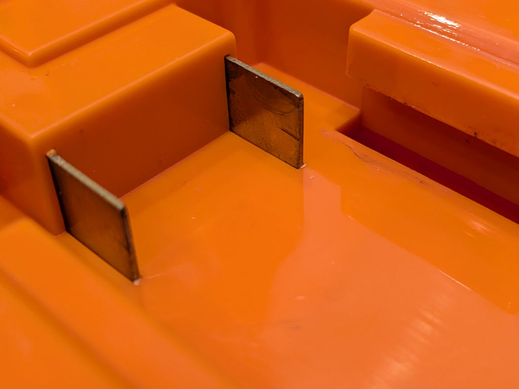 Milwaukee M18 to RIDGID 18V battery adapter - close-up of the copper blades in the battery-side channel